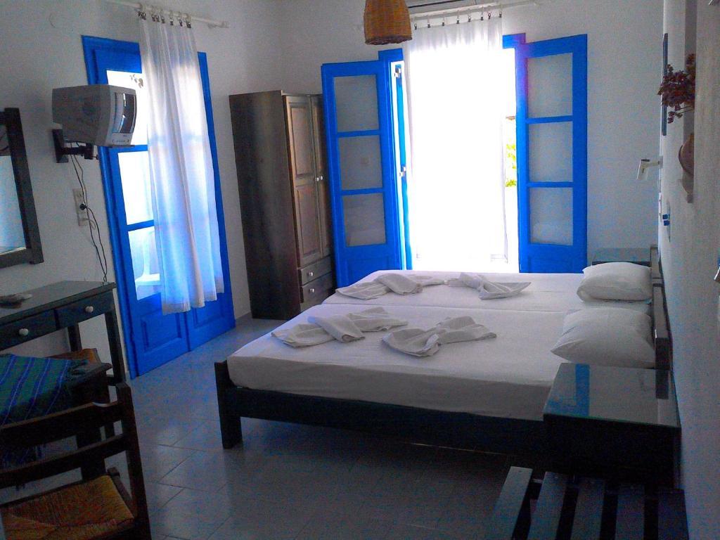 Pelagos Studios Parikia  Room photo